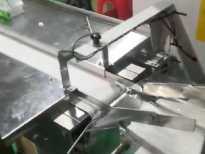 全自動包裝機包裝護目鏡作業(yè)現場